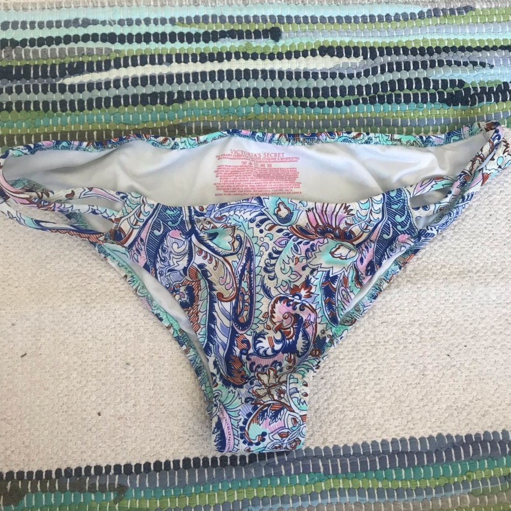 Cheeky Patterned bottoms - Picture 2 of 5